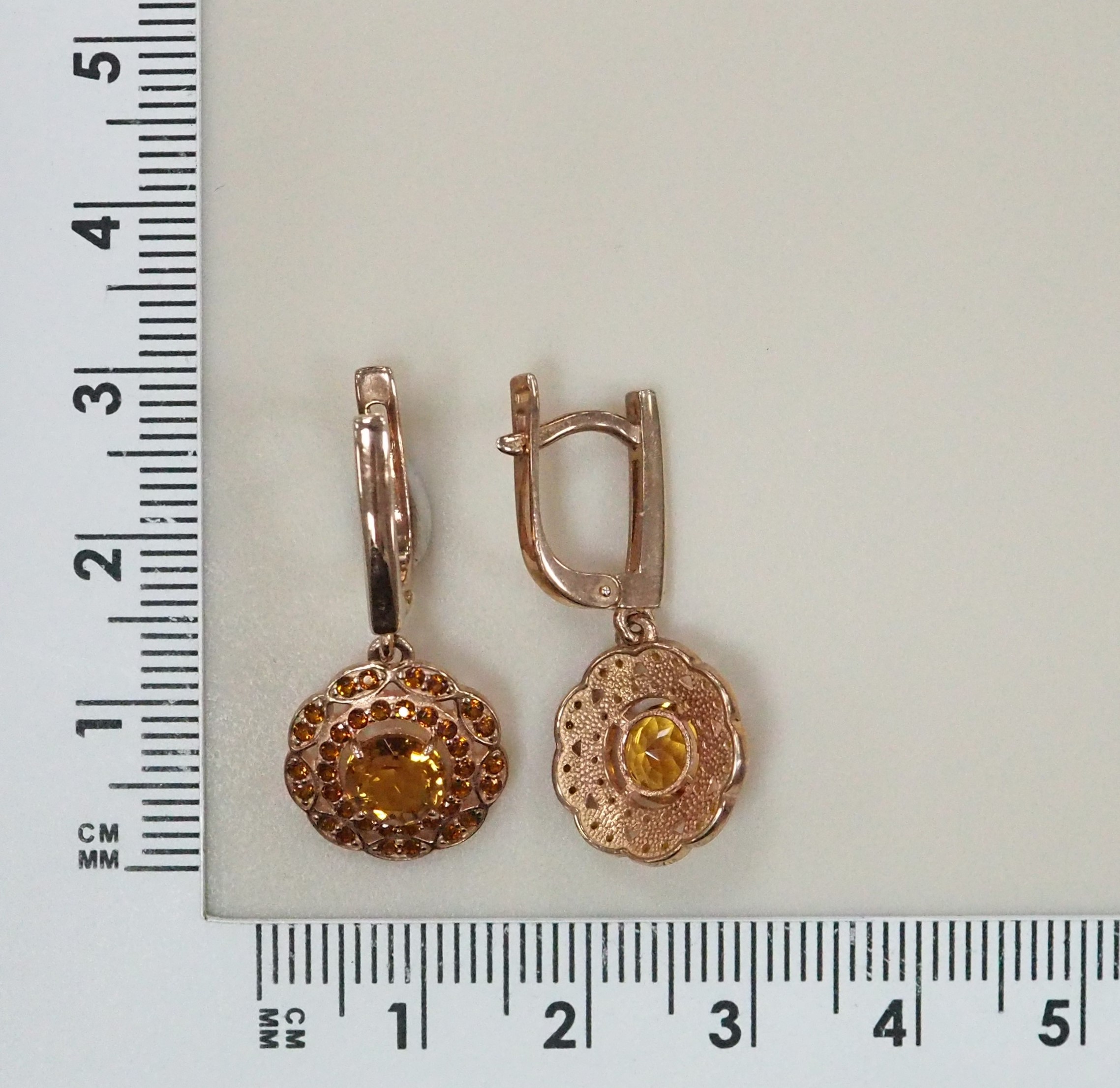 Серебряные серьги 925 пробы; вставки 2 Цитрин; 72 Фианит корич.;